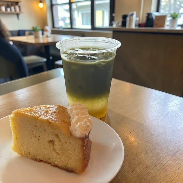 Whitechocolate Cheese Cake- Coffee/Tea Drink Set.